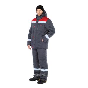 Giacca e pantaloni isolati con imbottitura sintetica per la protezione dal freddo e dal vento.